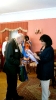 Борис Возницький і Тамара Сеніна під час вручення пам’ятних дарунків